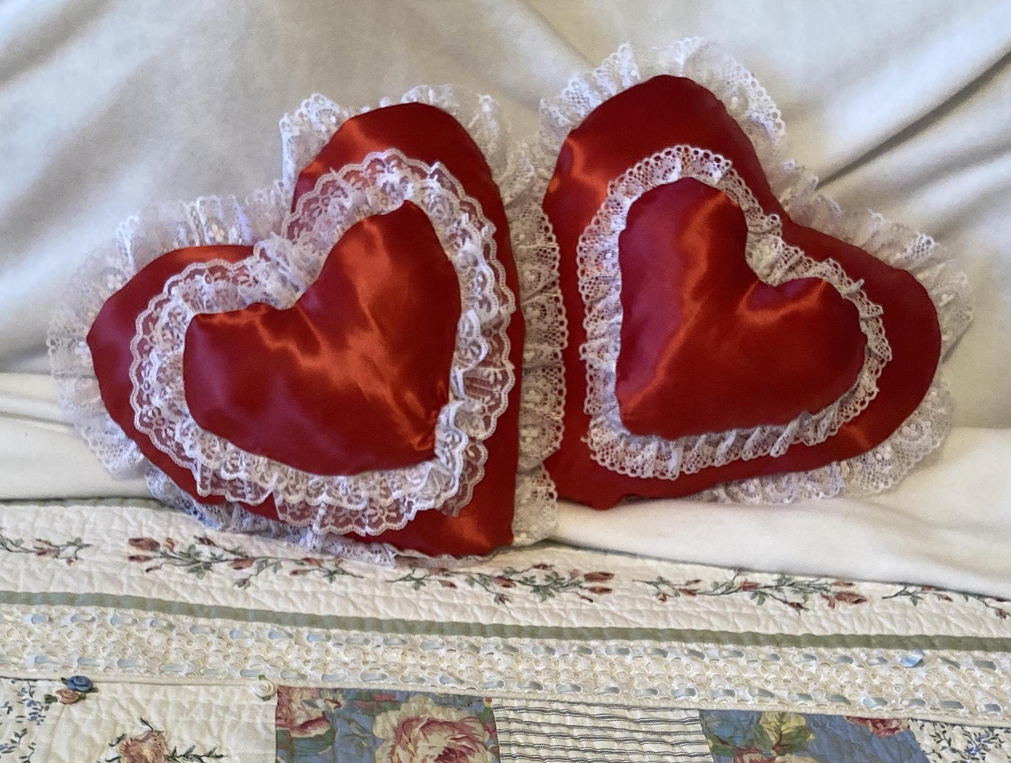 RED HEART pillows to gift for Mothers' Day