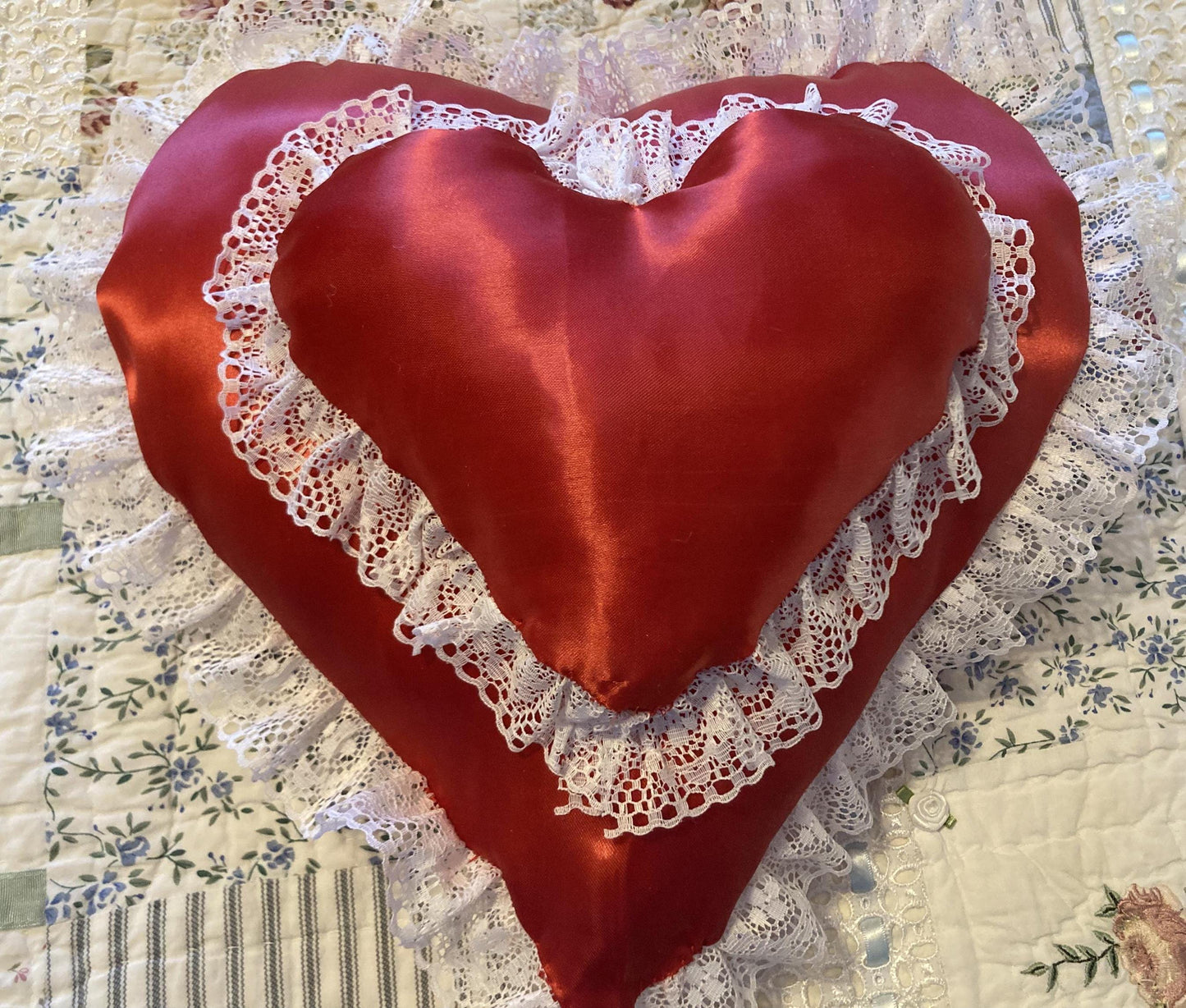 RED HEART pillows to gift for Mothers' Day
