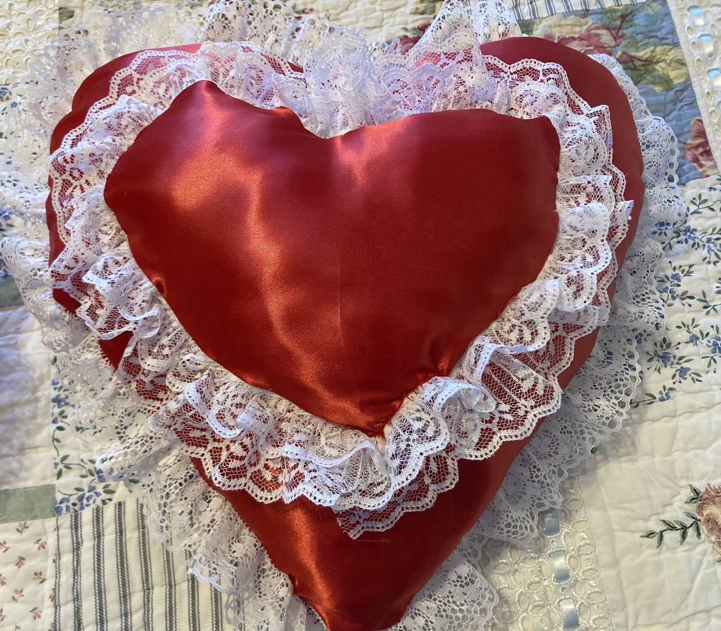 RED HEART pillows to gift for Mothers' Day